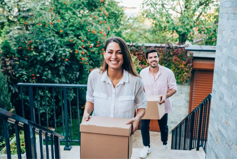 couple-moving-in